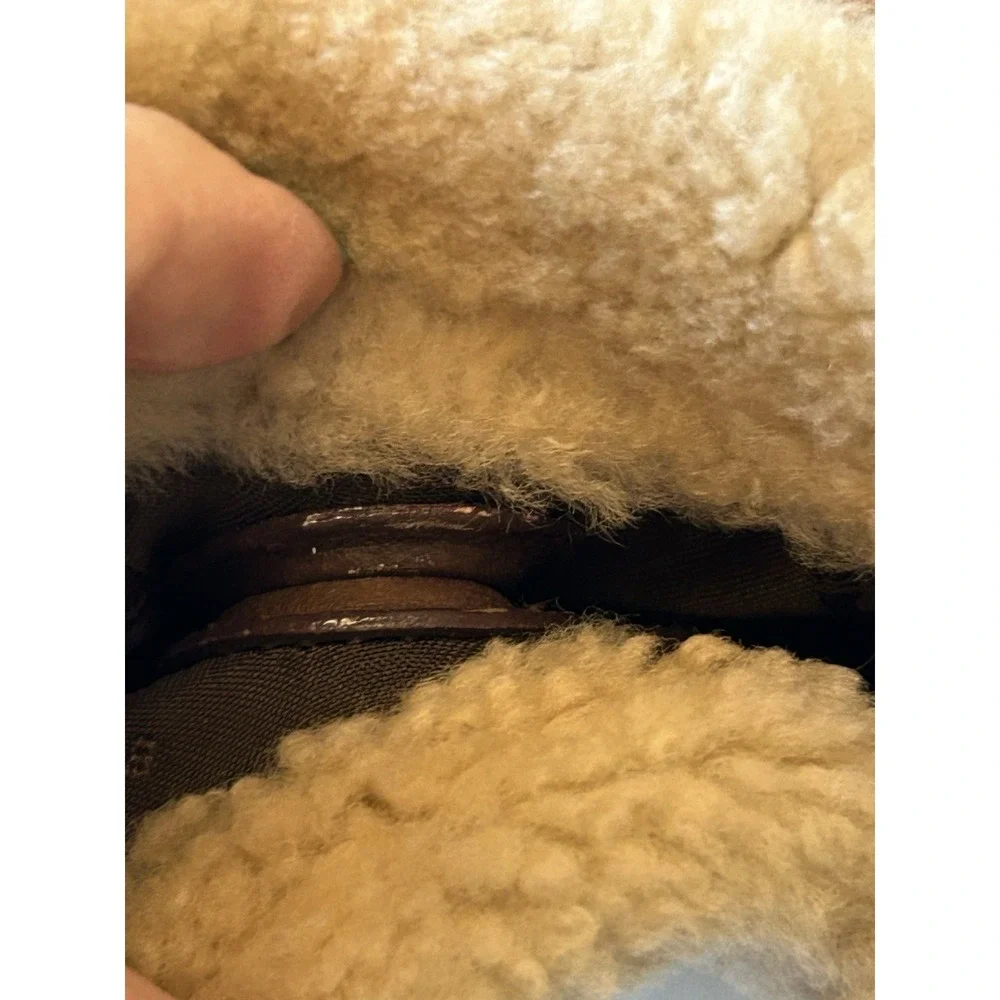 UGG Shearling Tan Suede Shoulder Crossbody Bag , Leather Strap And Trim Y2K